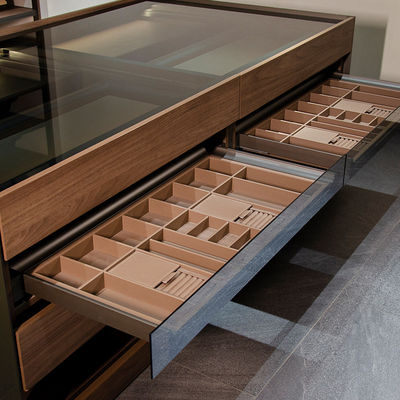 Aluminiumglas Walk In Robe Schränke Maßgeschneiderte Walk In Schrank Regal Anzeige