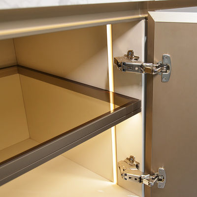 Modulare Küchenregale im minimalistischen Stil aus Aluminium